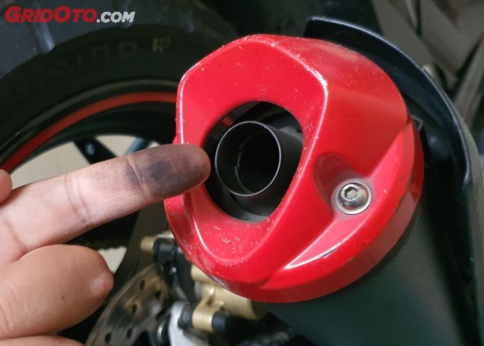 oli mesin, motor bekas, knalpot motor, penyebab ujung knalpot motor ada olinya, kenapa ada oli di ujung knalpot motor, Ujung Knalpot Motor Banyak Oli Mesin? Di Sinilah Letak Masalahnya