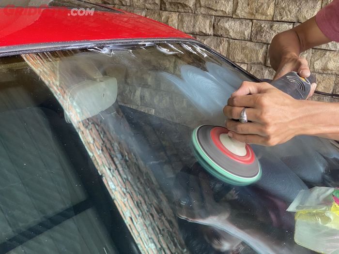 hujan, rawat bodi mobil, kaca berjamur, body mobil, kaca mobil berjamur, Harus Tahu, Begini Cara Mudah Merawat Mobil Saat Musim Hujan