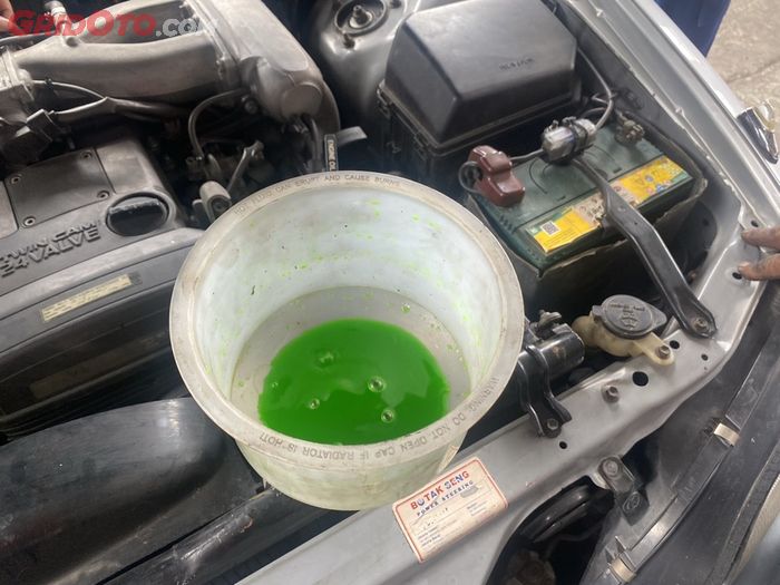 panas, air radiator, radiator coolant, tutup radiator, tabung reservoir, Air Radiator di Tabung Reservoir Berkurang Sendiri, Ini Masalahnya