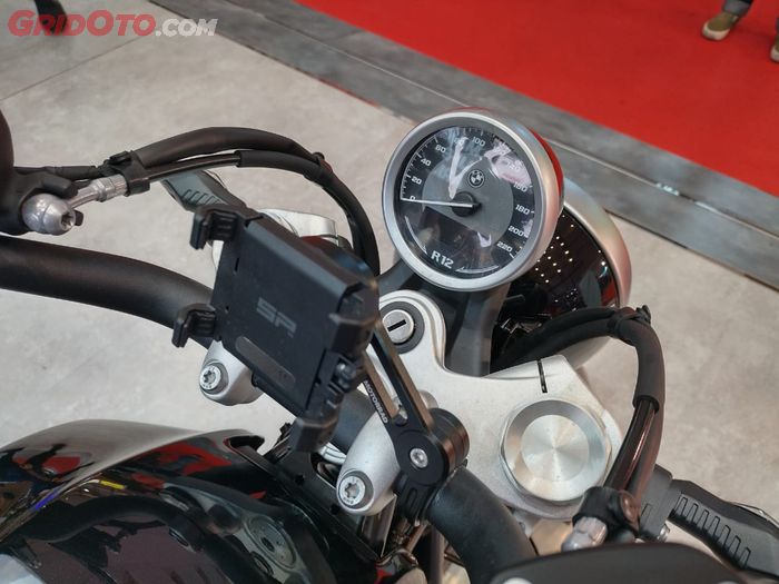 Smartphone, safety riding, main hp, motoran, berkendara sambil memainkan smartphone, Bikers Harus Coba! Ini Cara Aman Gunakan Smarthone Saat Motoran