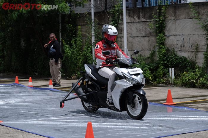 pemotor, rem motor, rem abs, rem mengunci, Rem ABS Cocok Banget Buat Pemotor Pemula, Ini Alasannya