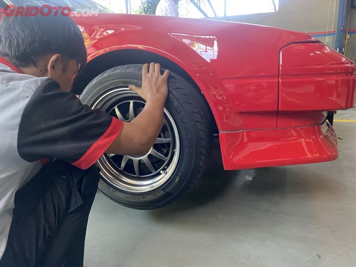 mobil bekas, kaki-kaki mobil, Cek kaki-kaki mobil, cara cek kaki-kaki mobil, cek kaki-kaki, cara cek kaki-kaki, cara gampang cek kaki-kaki, gimana cara cek kaki-kaki mobil, Ini Tiga Cara Gampang Cek Kaki-Kaki Mobil Bekas, Simak Triknya