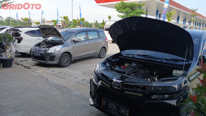 mudik, rest area, kap mesin, Buka Kap Mesin, Buka Kap Mesin Mobil Saat Istirahat Di Rest Area, Apakah Perlu?