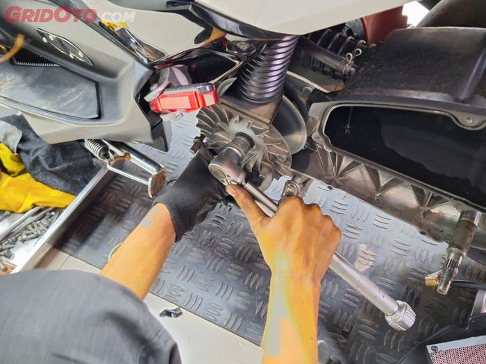 motor matic, cvt motor matic, penyebab drat pulley depan motor matic slek, drat pulley motor matic slek, Hati-hati, Drat Pulley CVT Motor Matic Bisa Slek Karena Hal Sepele Ini