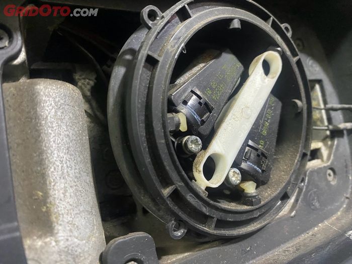 mobil bekas, spion mobil, spion elektrik, cara merawat spion elektrik, merawat spion, merawat spion elektrik, cara merawat spion, cara merawat spion mobil, gimana cara merawat spion, Cara Merawat Spion Mobil Elektrik Dengan Sering-sering Digerakan