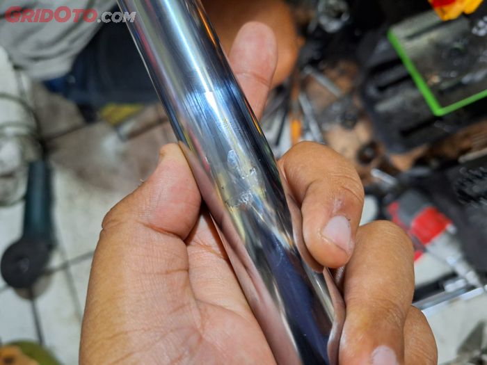 motor bekas, sokbreker, sokbreker motor, penyebab sil sokbreker bocor, penyebab sil sokbreker motor bocor, apa penyebab sil sokbreker motor bocor, kenapa sil sokbreker motor bisa bocor, Jangan Malas, Hal Sepele Ini Bikin Sil Sokbreker Depan Motor Bocor