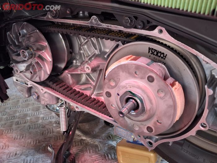 motor matic, per kampas ganda, gejala per kampas ganda motor matic lemah, ciri per kampas ganda motor matic lemah, tanda per kampas ganda motor matic lemah, Inilah Beberapa Tanda Yang Bisa Dirasakan Saat Per kampas Ganda Motor Matic Melemah