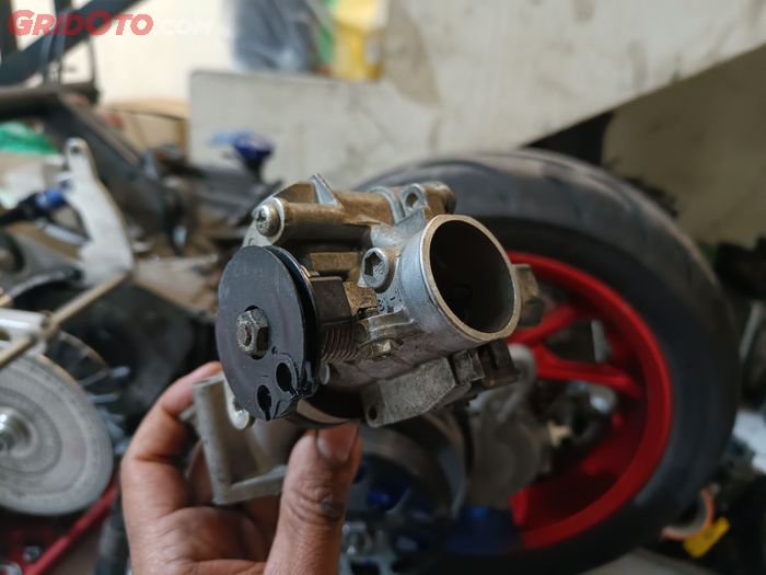 motor matic, throttle body, throttle body motor, Cara Bersihkan Throttle Body, throttle body motor matic, cara bersihkan throttle body motor, cara bersihkan throttle body motor matic, Baru Tahu, Ternyata Throttle Body Motor Matic Gak Boleh Asal Dibersihkan