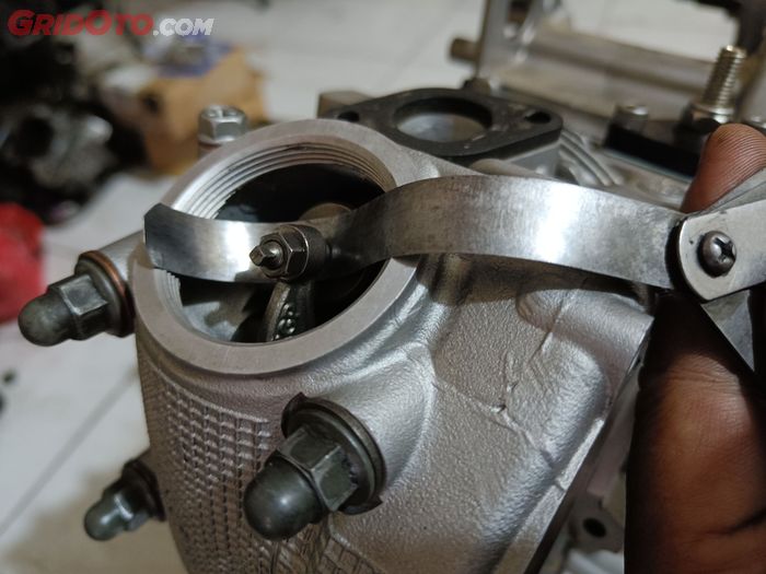motor matic, klep, setelan klep, ciri setelan klep longgar, ciri setelan klep di motor longgar, ciri setelan klep di motor matic longgar, apa ciri setelan klep di motor matic longgar, Ciri-ciri Setelan Klep di Motor Matic Longgar Yang Wajib Kalian Tahu