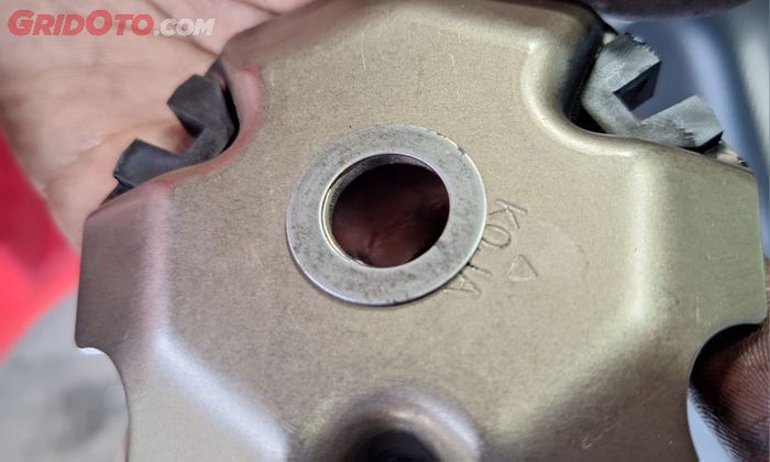 motor matic, Rumah roller, tutup rumah roller, cara mencegah tutup rumah roller scoopy susah dibuka, kenapa tutup rumah roller honda scoopy susah dibuka, tutup rumah roller honda scoopy susah dibuka, Begini Cara Mencegah Tutup Rumah Roller Honda Scoopy Susah Dibuka