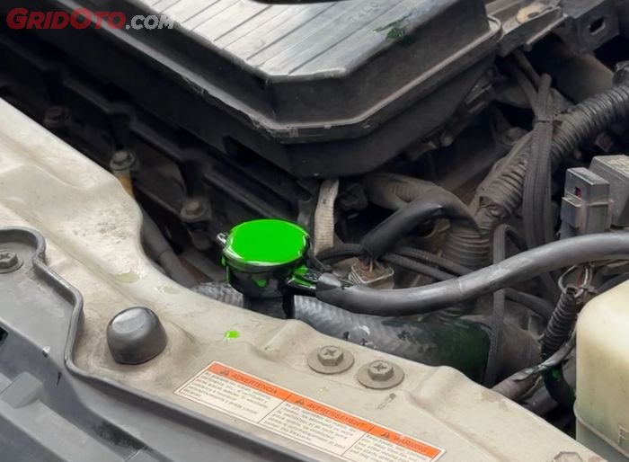 panas, Overheat, radiator coolant, kipas radiator, tutup radiator, 3 Tips Sederhana Cegah Mesin Mobil Mengalami Overheat di Jalan