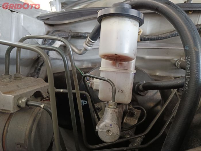 masuk angin, pengereman, bleeding, angin palsu, hidraulis, Rem Mobil Bisa Masuk Angin Lho, Begini Cara Benar Menanganinya