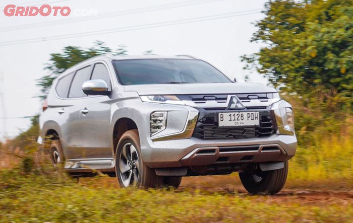 pajero sport, Mitsubishi Pajero Sport Dakar, ford everest, Ford Everest Sport, Ini Komparasi Mesin Ford Everest Titanium dan Pajero Sport Dakar