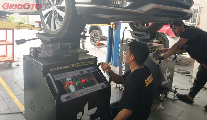 shockbreaker, mobil goyang, kaki kaki mobil, bushing arm, mobil getar saat direm, Harus Tahu, Cek Komponen Ini Jika Mobil Goyang saat Kecepatan Tinggi