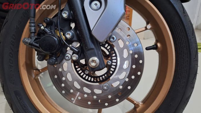 rem motor, rem belakang, rem depan, cakram, Terjawab Kenapa Rem Depan Motor Dibuat Lebih Pakem Dibandingkan Belakang