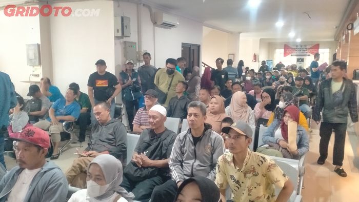 pemutihan pajak, Samsat Ciledug, Pajak kendaaran, warga cileduk, program pemutihan pajak, Senangnya Warga Cileduk, Pajak Motor 5 dan 16 Tahun Mati, Cuma Bayar Rp 300 Ribuan