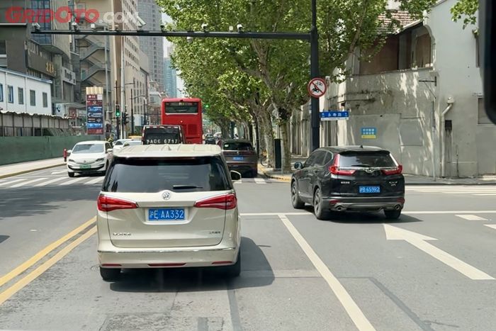 Warna biru, pelat nomor, mobil listrik, warna pelat nomor, Pelat Nomor Mobil Listrik Indonesia Ada Warna Biru, Di Cina Beda Lagi