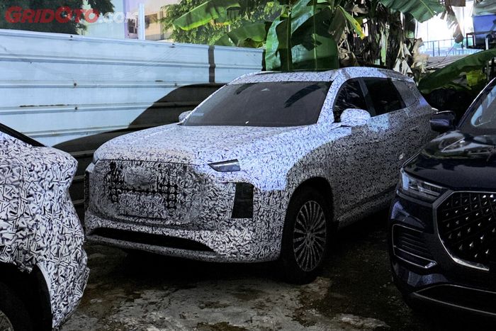 chery, Omoda 5, Omoda, Chery Tiggo 8, Terpantau, Potret Chery Tiggo 8 Dan OMODA 5 Facelift Dalam Kamuflase