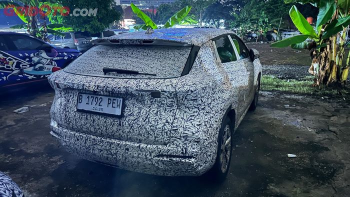 chery, Omoda 5, Omoda, Chery Tiggo 8, Terpantau, Potret Chery Tiggo 8 Dan OMODA 5 Facelift Dalam Kamuflase