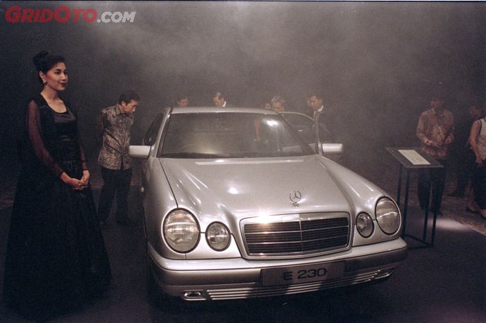 Indonesia, mercedes-benz, e-class, W210, new eyes, Harga Mercedes-Benz New Eyes Pas Pertama Launching di Indonesia