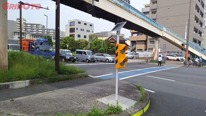 jepang, klakson, lampu merah, lampu lalu lintas, Hening Tanpa Klakson, Begini Tertibnya Antre Lampu Merah di Jepang