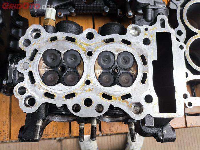 motor, yamaha r25, klep, mesin r25 mati mendadak, Mesinnya Sudah Lolos Euro 5+, Ini Beda Klep R25 Baru Dengan yang Lama