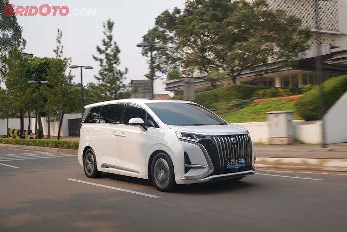 mobil baru, otomotif award, car of the year, Denza D9, denza, Best of The Best, Denza D9 Raih Car Of The Year OTOMOTIF Award 2025