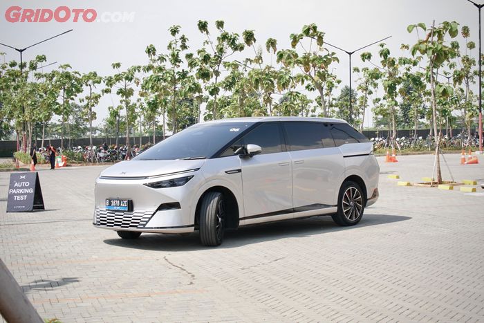 mobil listrik, MPV luxury, XPeng, Xpeng X9, Panjangnya 5 Meter Lebih, Tapi Radius Putar XPENG X9 Bisa Sekecil Ini