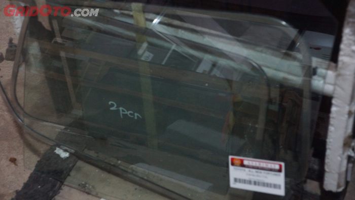 kaca mobil, kaca mobil kusam, kaca mobil baret, kaca mobil berjamur, kaca mobil buram saat hujan, Sering Disepelekan, Kebiasaan Ini yang Bikin Kaca Mobil Berjamur!