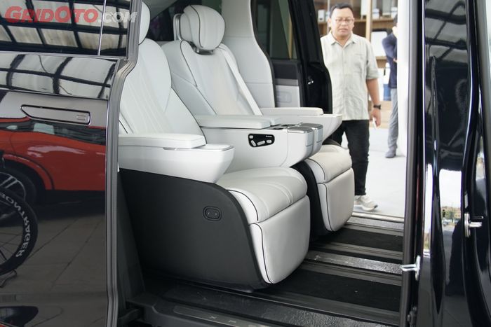 mobil listrik, jok baris kedua, XPeng, Xpeng X9, Kenyamanan Jok Baris Kedua XPENG X9, Terasa Lagi Di Rumah Nenek