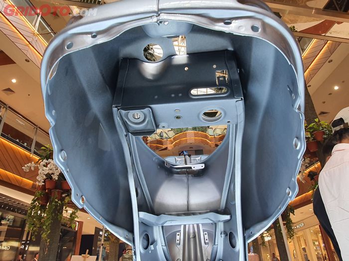 vespa, piaggio indonesia, rangka, monokok, vespa matic, Punya Bentuk yang Unik, Ini Kelebihan Rangka Monokok Punya Vespa Matic