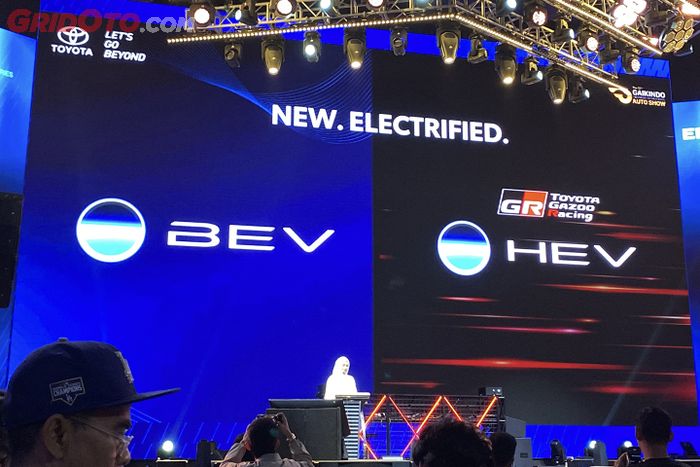 toyota, BEV (Battery Electric Vehicle), Toyota bZ4X, GIIAS 2025, Toyota C-HR+, Kisi-Kisi BEV Baru Toyota di GIIAS 2025, Antara bZ4X Baru Atau C-HR+