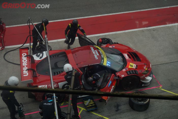 balapan, motorsport, pit stop, super gt, Super GT Malaysia, Mengamati Kerja Pit Stop Super GT, Gak Cuma Ban Saja yang Diganti