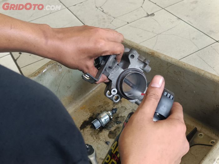 debu, biaya, diesel, Kijang Innova, throttle body, purging, Biaya Bersihkan Throttle Body Innova Diesel di Bengkel Spesialis
