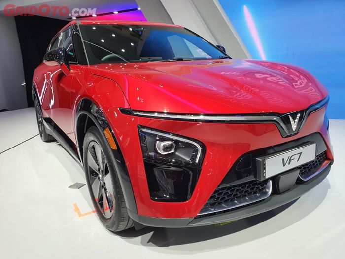 mobil listrik, vinfast, GIIAS 2025, VinFast VF-7, VinFast VF7 Resmi Meluncur di Indonesia, Harga Mulai Rp 400 jutaan!