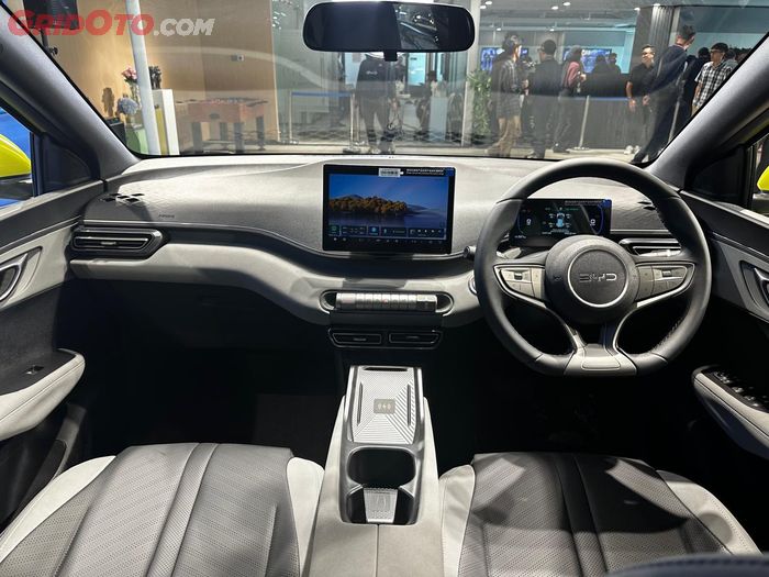 mobil listrik, PT BYD Motor Indonesia, GIIAS 2025, BYD Atto 1, Bobby Bharata, Bedah Varian BYD Atto 1 Dynamic vs Premium, Perbedaannya di Sini