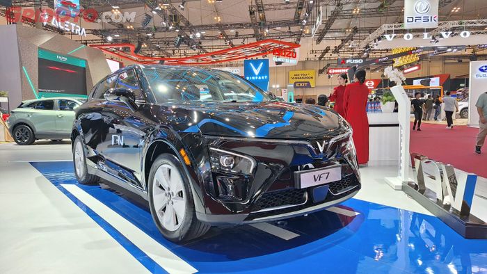 vinfast, GIIAS 2025, VF7 Eco, VF 7 Plus, Selisih Rp 100 Juta, Ini Bedanya VinFast VF 7 Eco Dengan VF 7 Plus