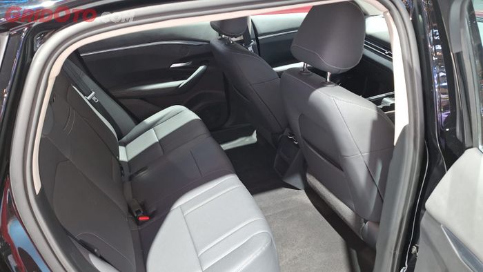 vinfast, GIIAS 2025, VF7 Eco, VF 7 Plus, Selisih Rp 100 Juta, Ini Bedanya VinFast VF 7 Eco Dengan VF 7 Plus