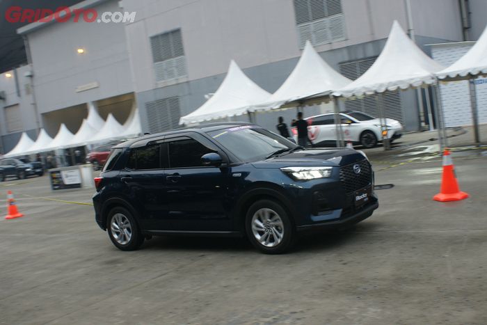 test drive, mobil baru, daihatsu, Daihatsu Rocky Hybrid, GIIAS 2025, Alamak Sedapnya, Kita Spill Sensasi Ngegas Daihatsu Rocky Hybrid