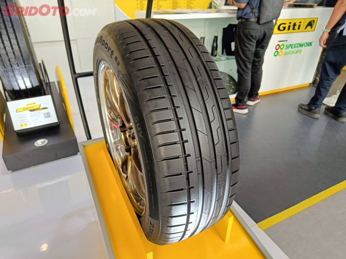 pola, mobil listrik, ban mobil, asimetris, Telapak ban, Baru Tahu, Ternyata Ini Keunggulan Ban Asimetris Untuk Mobil Listrik