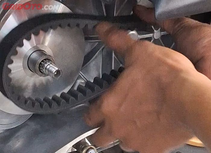 v-belt, penyebab v-belt cepat aus, v-belt motor matic, penyebab v-belt motor matic cepat putus, kenapa v-belt cepat putus, Pemilik Gak Sadar, Beberapa Hal Ini Jadi Penyebab V-belt Motor Matic Cepat Putus