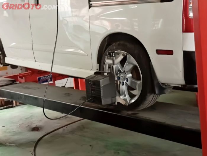 mobil, balancing, spooring, balancing ban mobil, spooring ban mobil, Spooring balancing, Ini Jadwal untuk Spooring dan Balancing Mobil, Catat Waktunya!