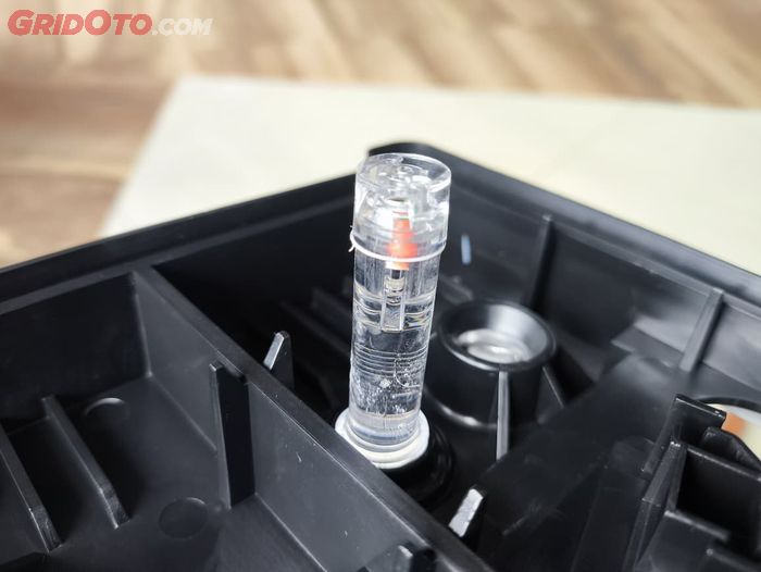 mata kucing, aki mobil, cek aki mobil, Indikator aki, Ternyata Akurat, Begini Cara Kerja Indikator Warna di Aki Mobil