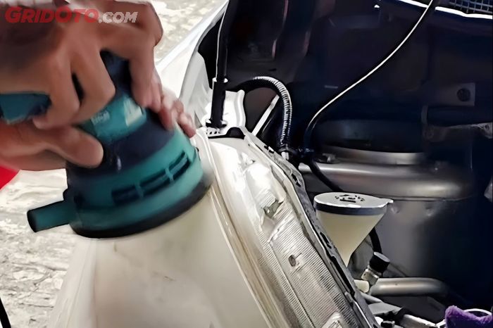 mobil, lampu, buram, mika, mika lampu, Simak Trik Membersihkan Headlamp dari Jamur Biar Mika Tetap Kinclong