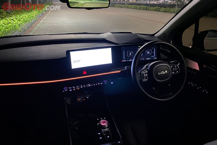 mobil baru, fitur, hybrid, kia carnival, Fitur-Fitur Asyik Kia Carnival Hybrid, Hampir Bisa Nyetir Sendiri!