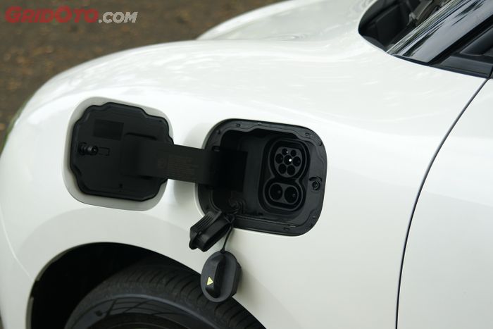 mobil baru, mobil listrik, pengecasan, GWM Ora 03, Karena Dua Alasan Ini, Ngecas Baterai GWM ORA 03 BEV Enak Banget