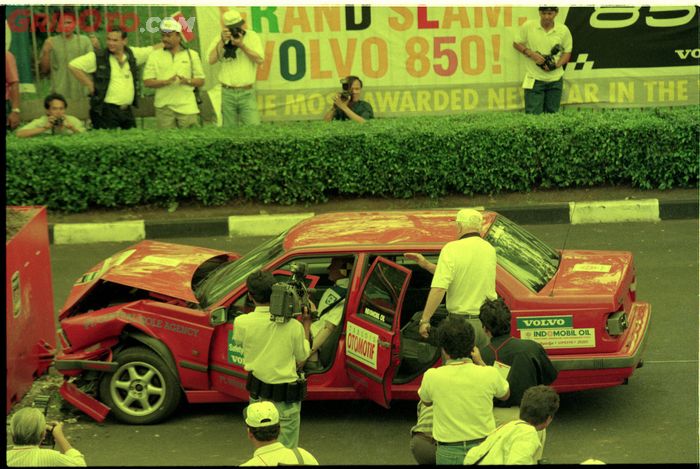 senayan, volvo, crash test, soebronto laras, Indomobil Group, APM Sekarang Mana Berani Bikin Acara Kayak Volvo di Senayan Tahun 1995