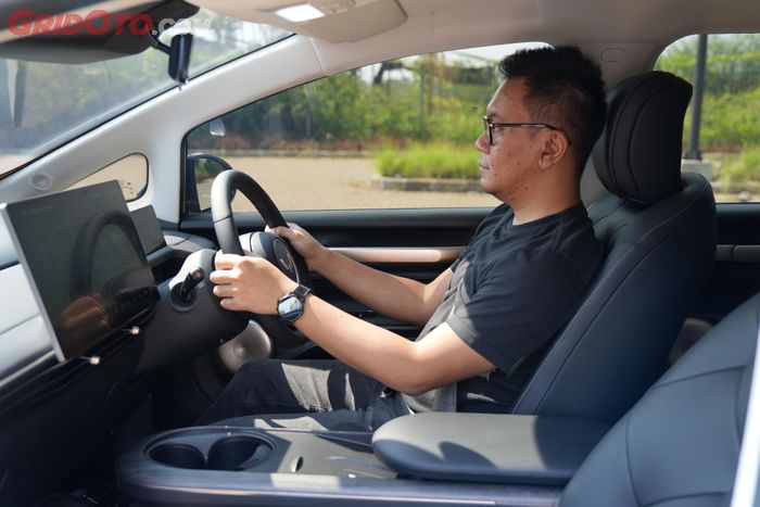 sofa, kenyamanan, mobil listrik, Wuling Cloud EV, Cloud EV, Sensasi Berkendara Wuling Cloud EV, Nyaman Bagai Duduk Di Sofa Mahal?