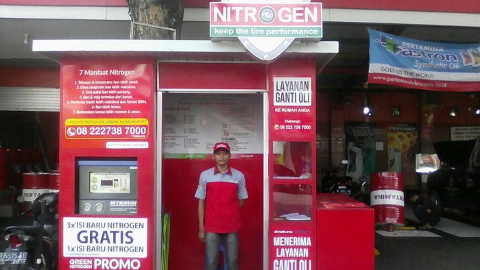 nitrogen, ban motor, isi angin, Isi Nitrogen Kok Masih Pakai Mesin Kompresor? Ternyata Ini Fungsinya