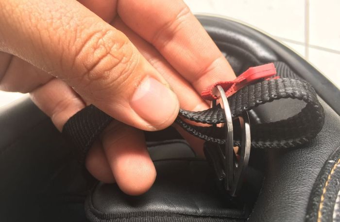 helm motor, double d ring, helm harian, Tali helm, DD ring, Terkenal Aman, Bahaya Ini Mengintai Pengguna Helm DD Ring Untuk Harian